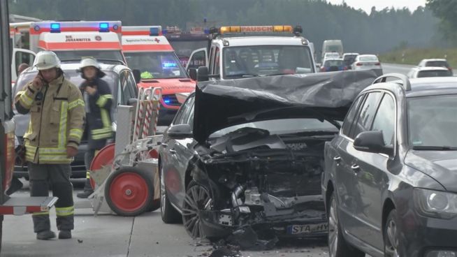 Massencrash auf Autobahn: 29 Fahrzeuge involviert
