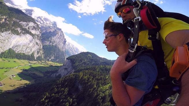 So spektakulär ist Fallschirmspringen in der Schweiz